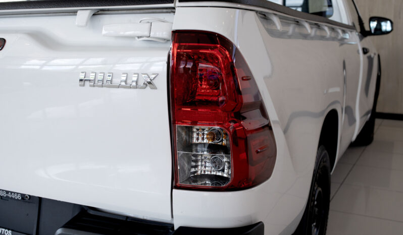 
								Toyota Hilux 2023 1 CAB. 4X2 lleno									