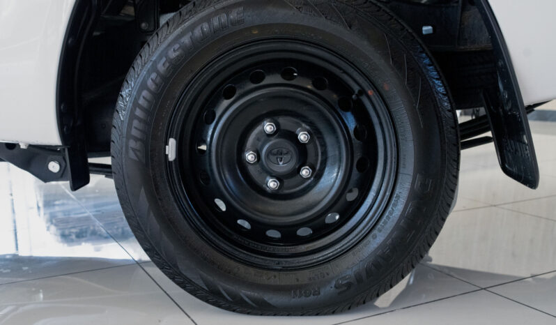 
								Toyota Hilux 2023 1 CAB. 4X2 lleno									