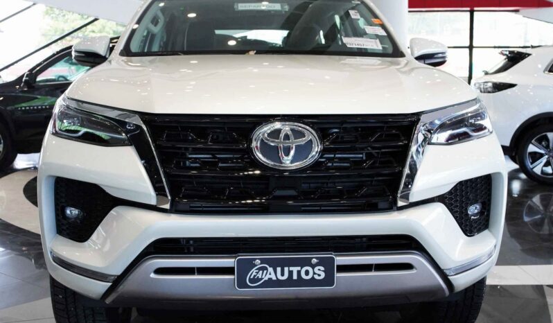 
								Toyota Fortuner 2023 SRV lleno									