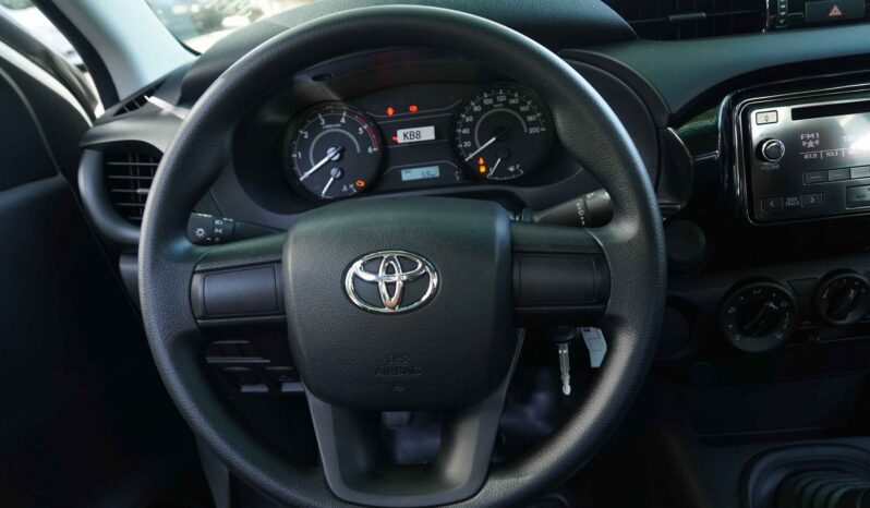 
								Toyota Hilux 2023 1 CAB. 4X2 lleno									