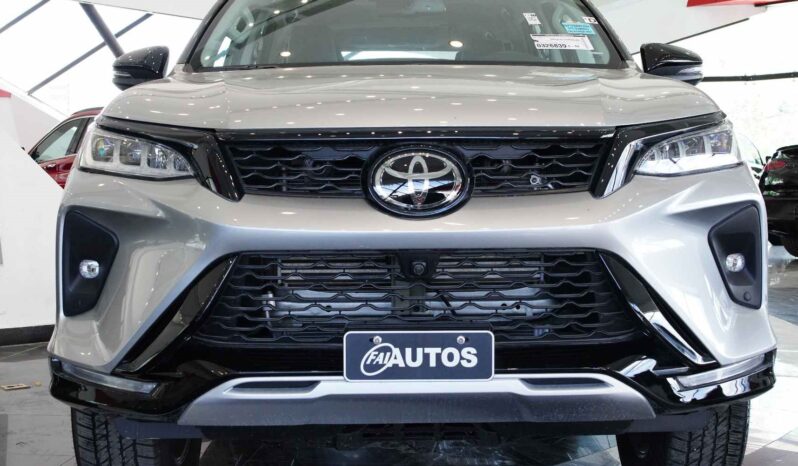 
								TOYOTA FORTUNER 2025 DIAMOND lleno									